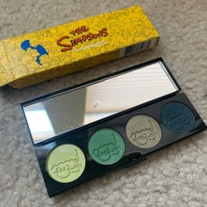 MAC x The Simpsons - that trillion dollar look eyeshadow palette